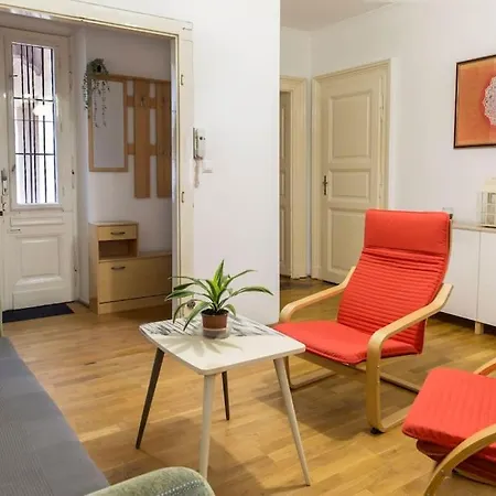 B333 - In The Heart Of The Apartment *